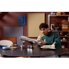 LEGO® ICONS™ - Űrsiklót szállító repülőgép (10360)