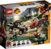 LEGO® Jurassic World - Triceratops támadása a teherautó ellen (76950)